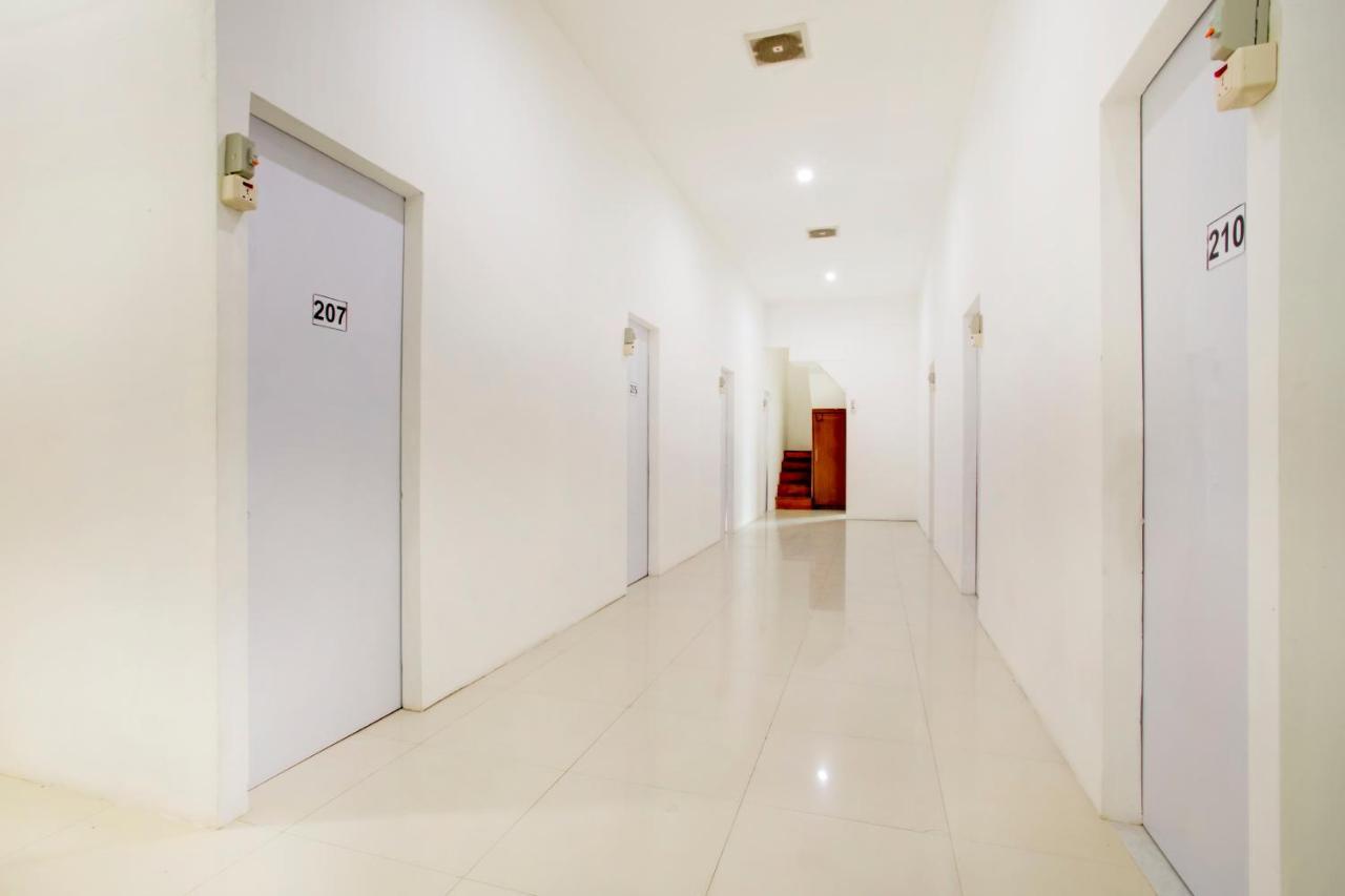 Vaccinated Staff - Spot On 3928 Terrace House Syariah Pondoktjing Dua Exterior foto