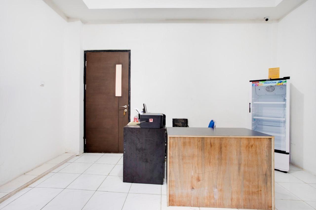 Vaccinated Staff - Spot On 3928 Terrace House Syariah Pondoktjing Dua Exterior foto