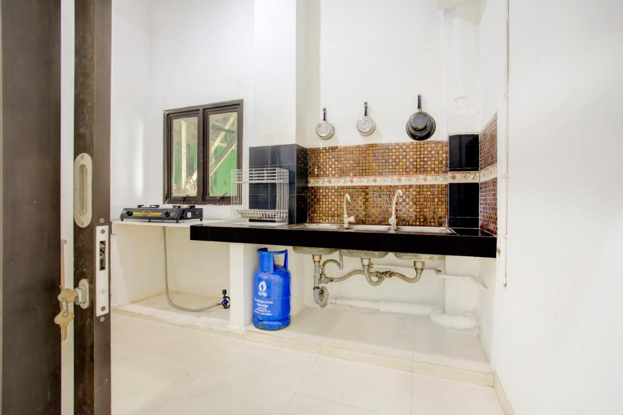 Vaccinated Staff - Spot On 3928 Terrace House Syariah Pondoktjing Dua Exterior foto