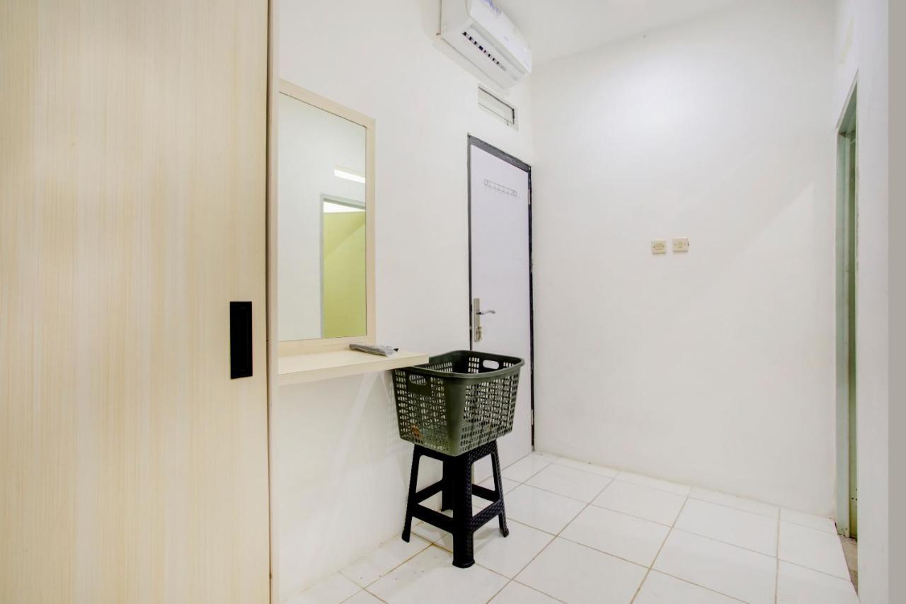 Vaccinated Staff - Spot On 3928 Terrace House Syariah Pondoktjing Dua Exterior foto